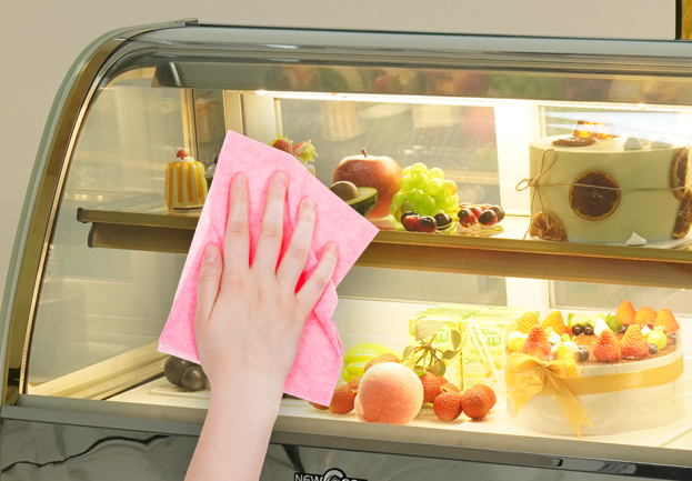 Lau chùi vệ sinh tủ thường xuyên để giữ cho tủ luôn sạch sẽ, tăng tuổi thọ Lau chùi vệ sinh tủ thường xuyên để giữ cho tủ luôn sạch sẽ, tăng tuổi thọ