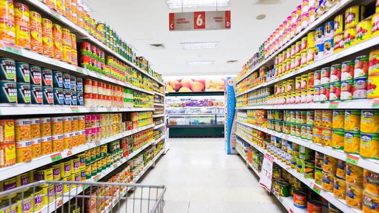 Bạn lưu ý các kệ giữa không cao quá đầu người