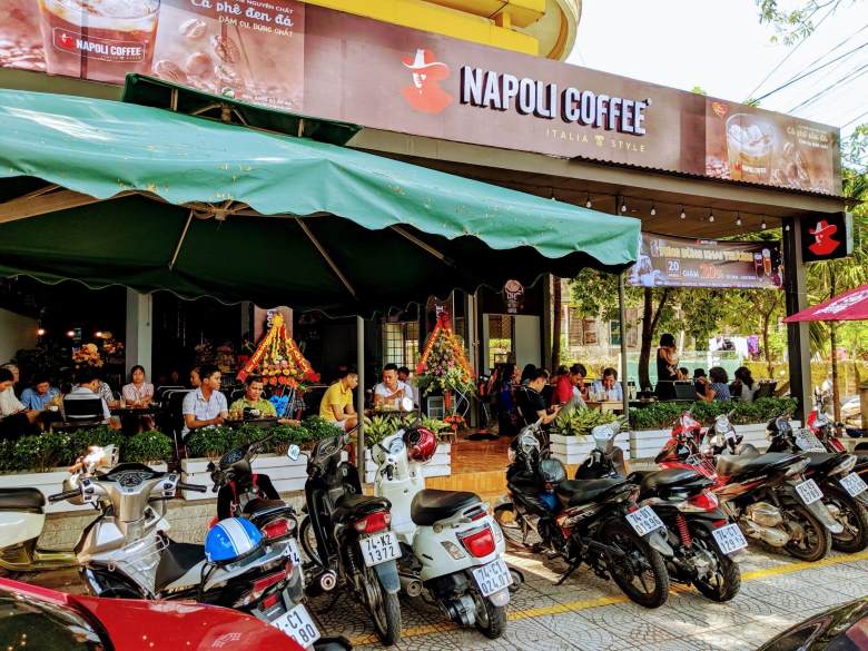 Có diện tích để xe rộng rãi 