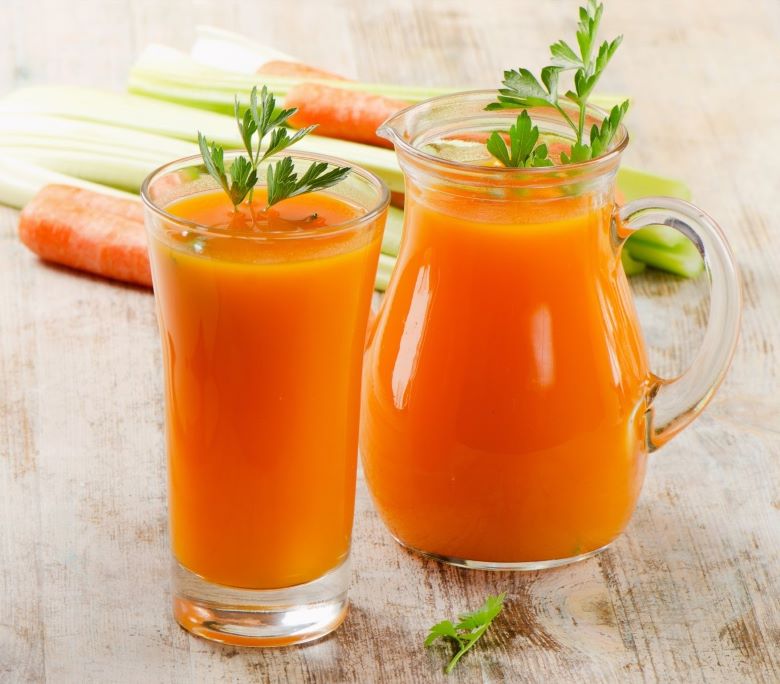 Uống nước ép cà rốt giúp bạn có làn da trắng sáng mịn mà