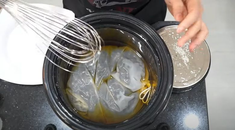 Khuấy và vắt trà