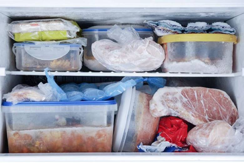 Không nên bảo quản quá nhiều thực phẩm trong tủ