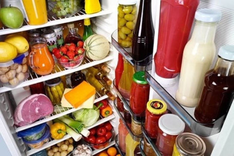 Bạn không nên nhồi nhét quá nhiều thực phẩm vào tủ