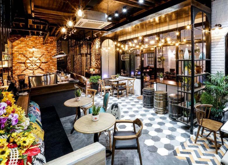 Máy làm đá là trợ thủ đắc lực tại các quán cafe, nhà hàng