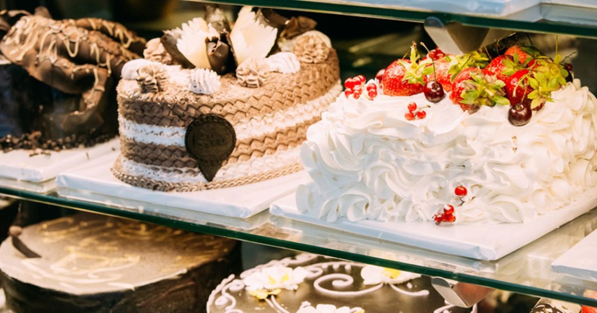 3 cách bảo quản bánh kem khi có và không có tủ bánh kem