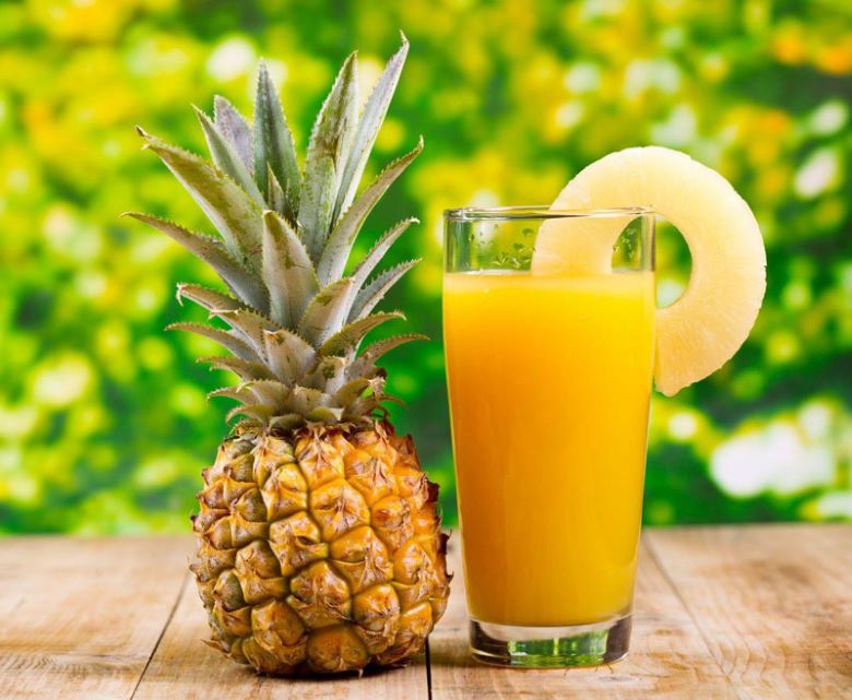 Nước ép dứa với vị chua chua ngọt ngọt giúp tiêu hóa tốt