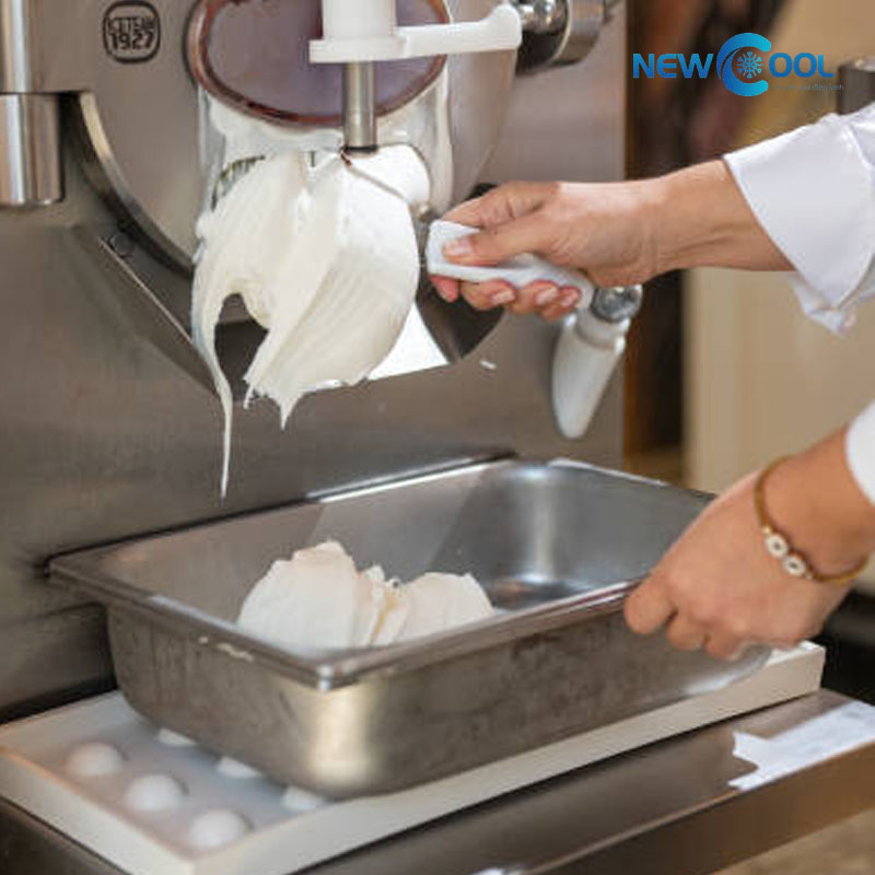 HỎI- ĐÁP: Máy làm kem tươi có làm được kem cứng không?