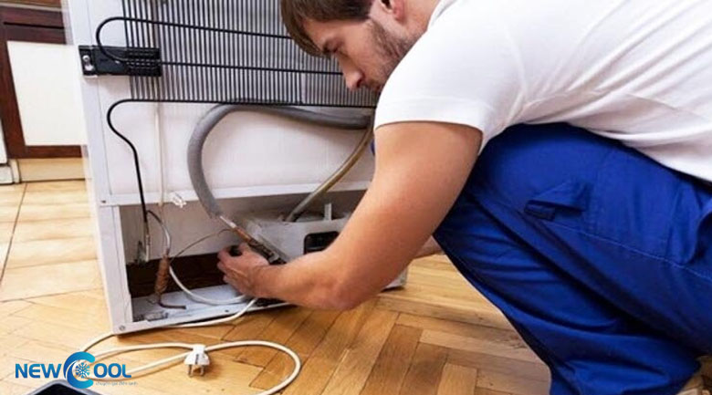 tủ mát bị đổ mồ hôi, bảo trì