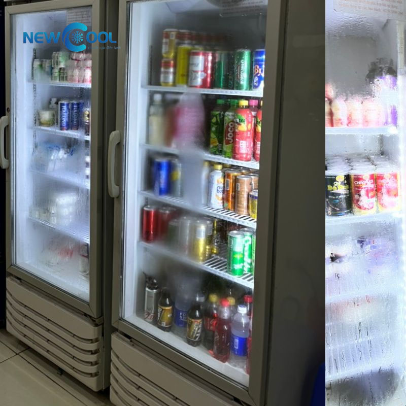 tủ mát bị đổ mồ hôi