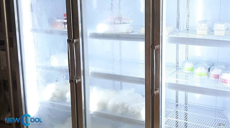 tủ mát bị đổ mồ hôi, vị trí