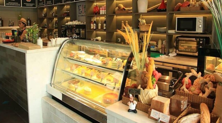Tủ bánh quán cafe