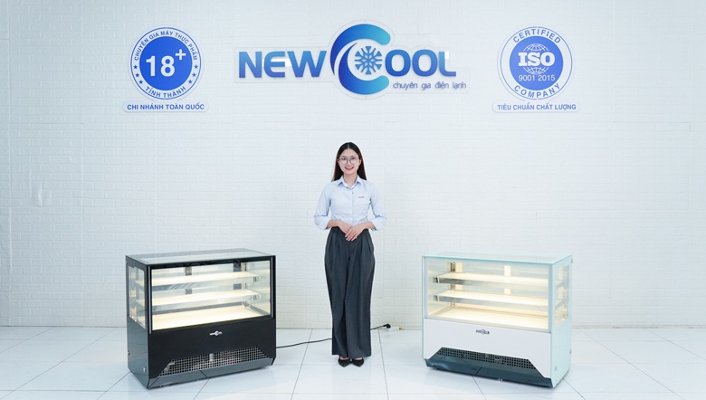 Thực tế tủ trưng bày bánh kem 3 tầng 90cm kính vuông M90