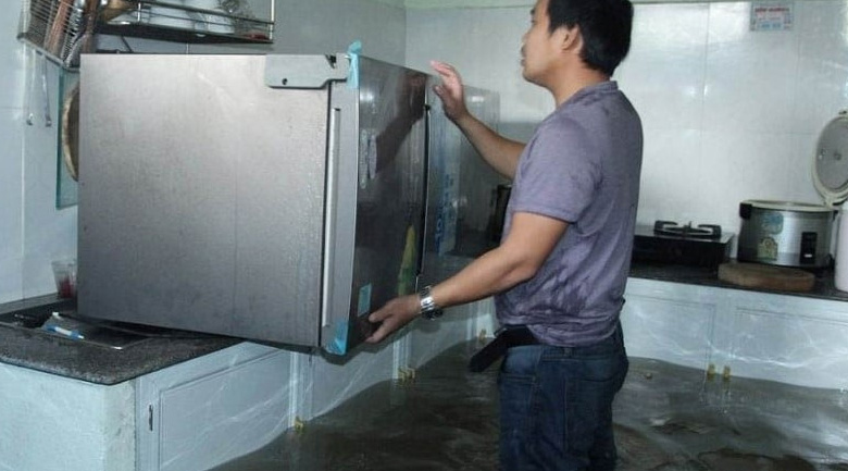 tủ lạnh bị ngập nước có sao không, liên hệ kỹ thuật