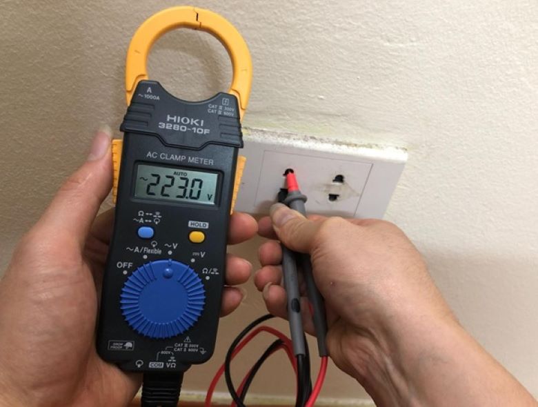 Sử dụng ampe kìm để đo dòng điện thực tế 