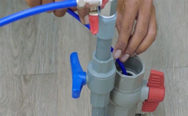 Kết nối máy với hệ thống cấp nước 