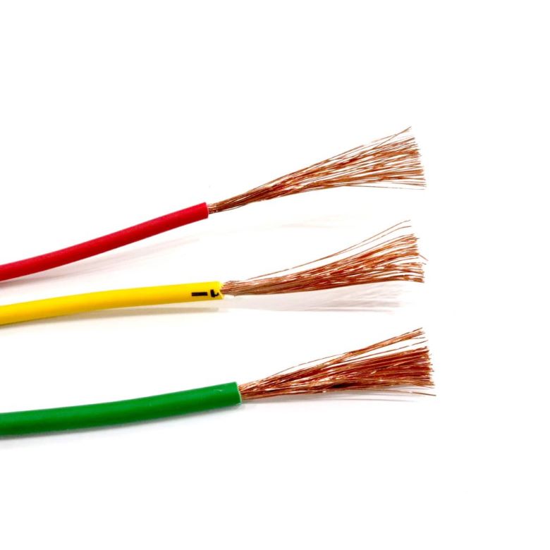 Kiểm tra dây điện để tránh hỏng hóc, nứt vỡ 