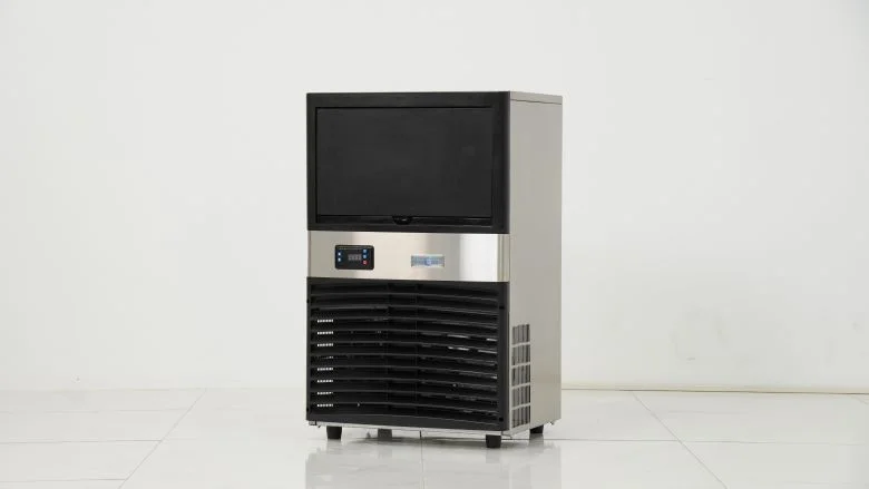 Máy làm đá viên - giải pháp cho quầy bar hiện nay