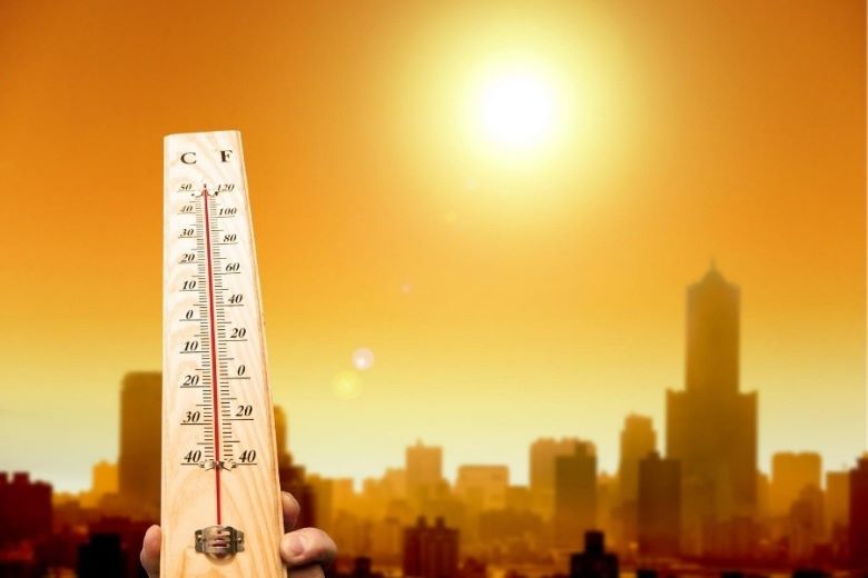 Nắng nóng là một trong những yếu tố ảnh hưởng đến giá của máy làm đá 