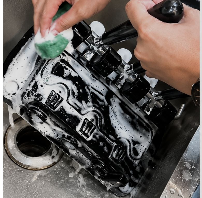 Vệ sinh máy mỗi ngày sau khi bán