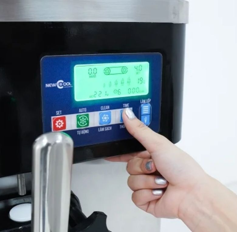 Vận hành máy làm kem