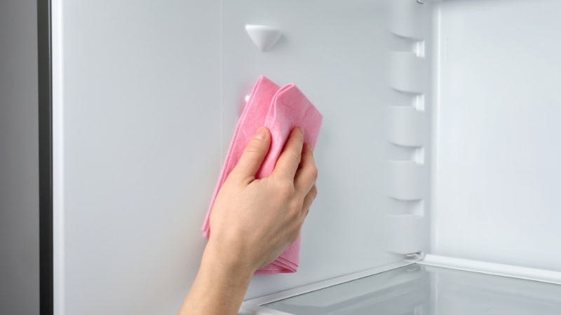 Vệ sinh tổng thể tủ mát cánh kính định kỳ