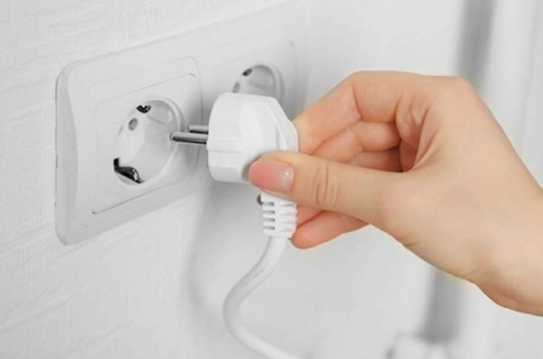 Không rút điện qua đêm khi tủ vẫn còn hàng