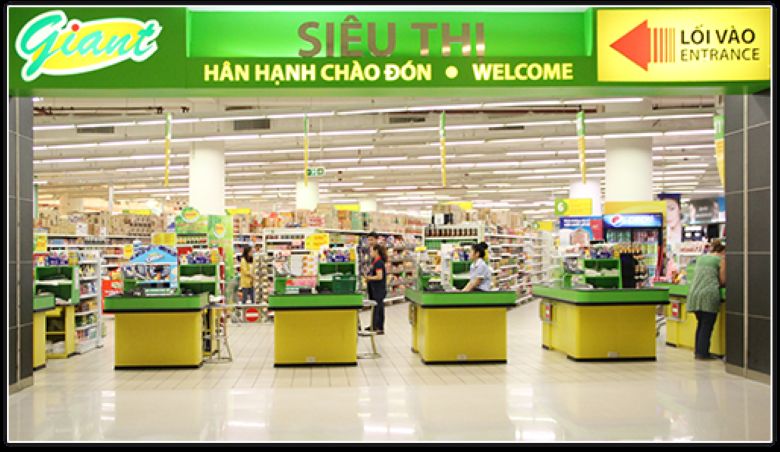 Bố trí hàng khuyến mãi ở lối vào